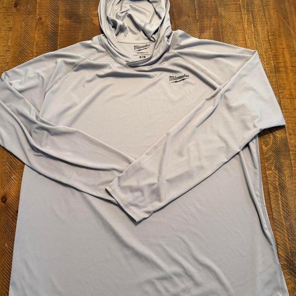 Milwaukee Long Sleeved WORKSKIN Hooded Sun Shirt Gray Men's XL Work Shirt
